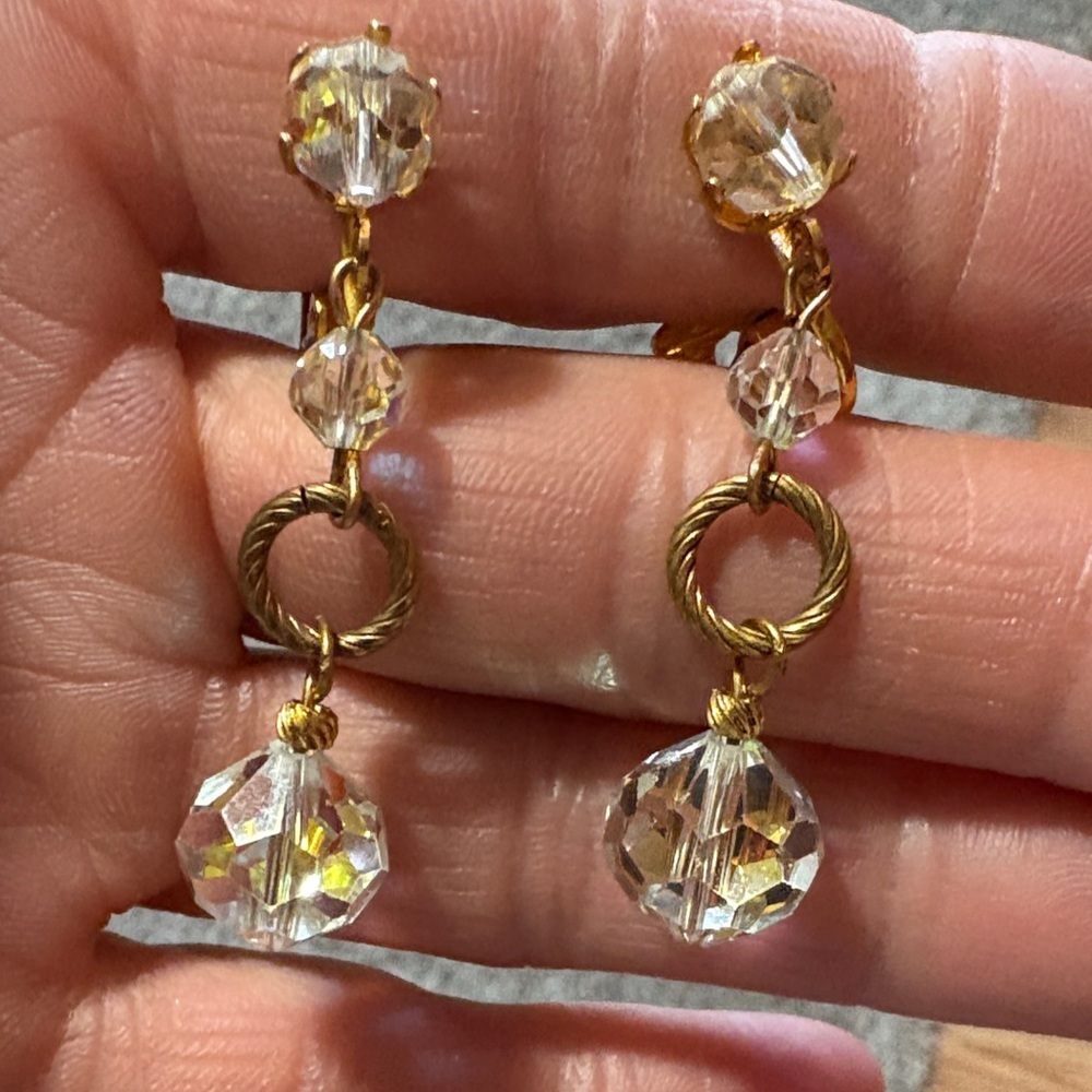VINTAGE FACETED IRIDESCENT YELLOW CRYSTAL GOLD-TONE LEVERBACK 2" EARRINGS